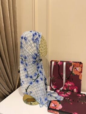 Gucci GG floral blossom print 100% silk scarf 40x40in georgette scarf‼️LAST ONE